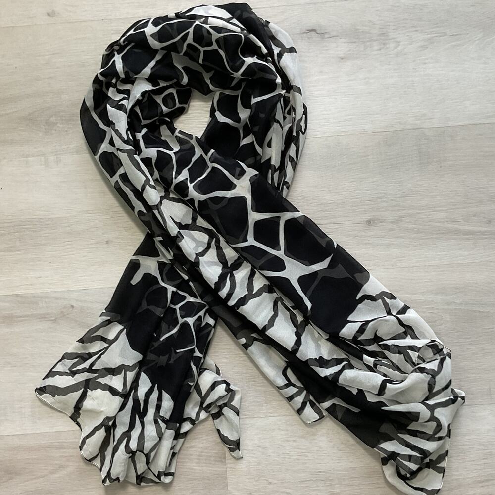 Womens Scarf Giraffe Print black and White 60x45 Made in Italy